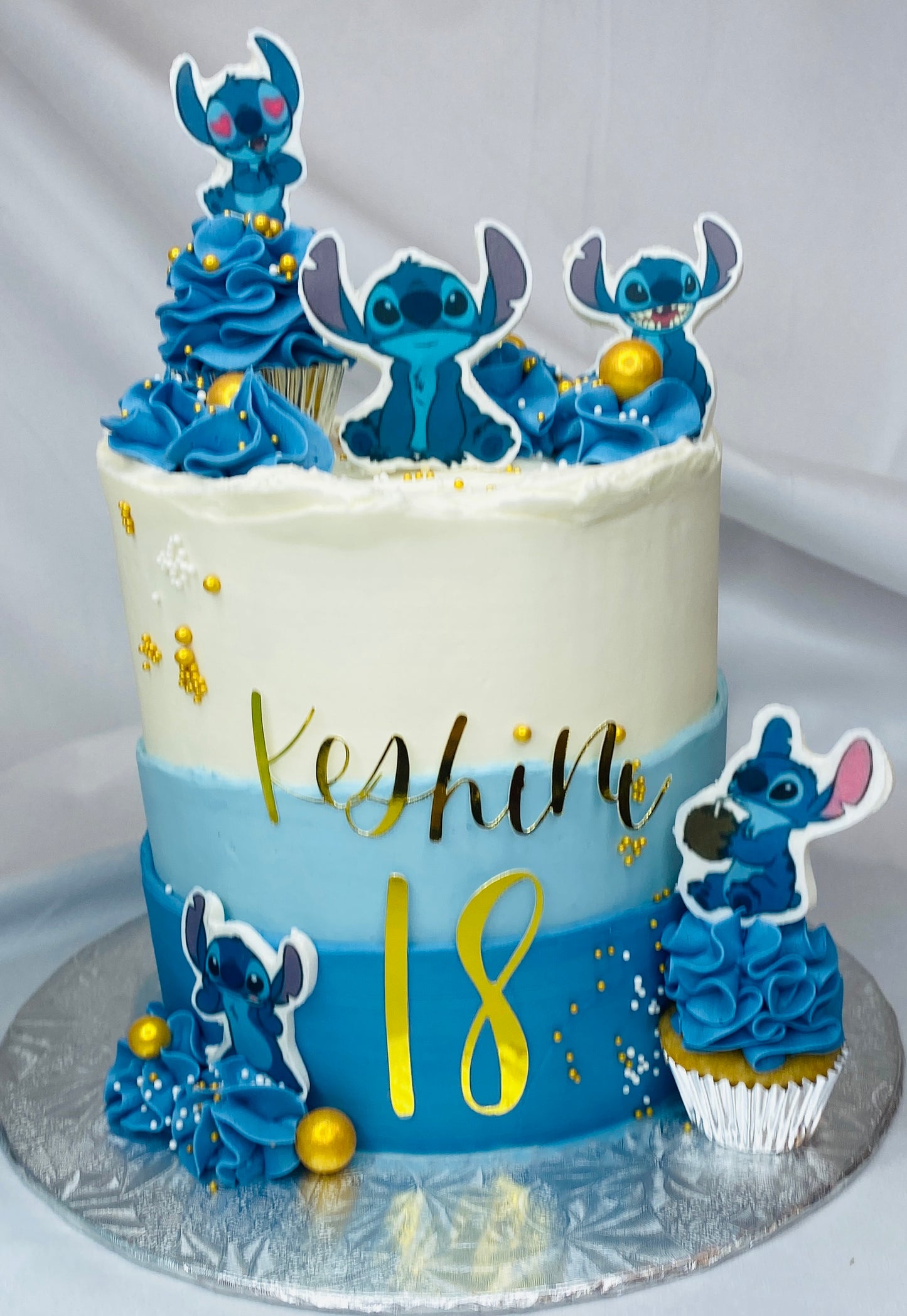 Gâteau personnalisé - CRÉMAGE AVEC DÉCOS EN FONDANT